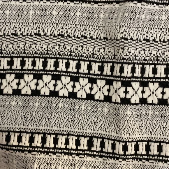 Gilli black and white patterned pencil skirt - Picture 2 of 3